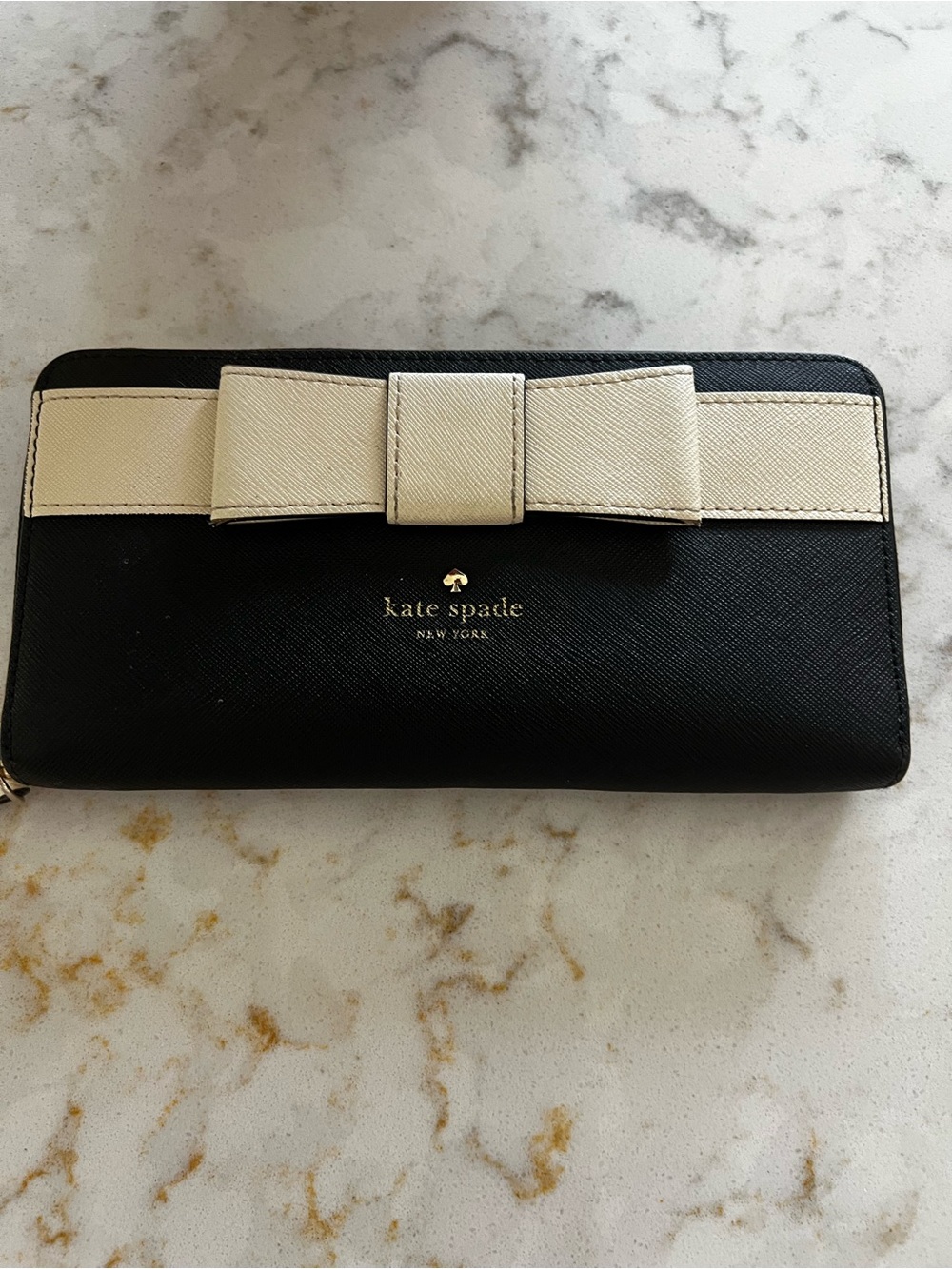 Kate Spade ♠️ Black and Cream Bow Zip Wallet